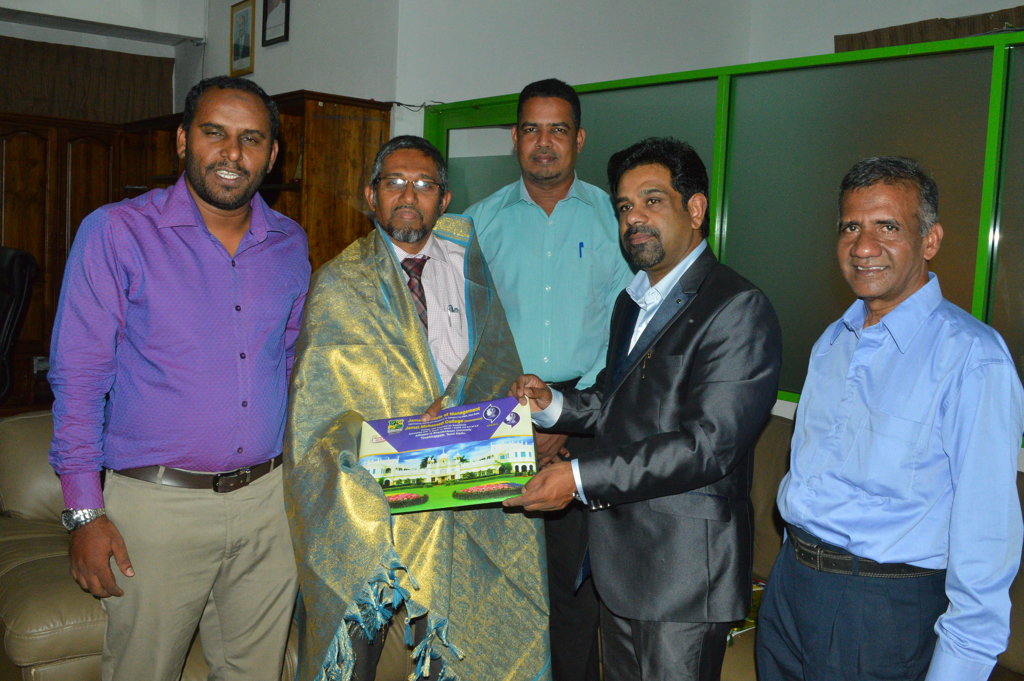 Vice Chancellor and Acting Registrar were honoured